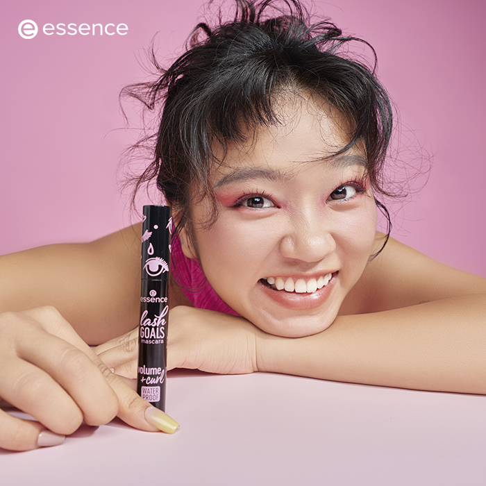 Mascara Essence Lash Goals với hiệu quả 24H mi cong