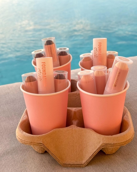 Kem nền dạng thỏi mỏng nhẹ bền lì ESSENCE Foundation Stick 10g